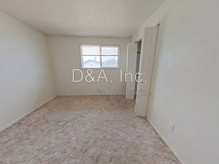 2536 Newton St — Photo 6