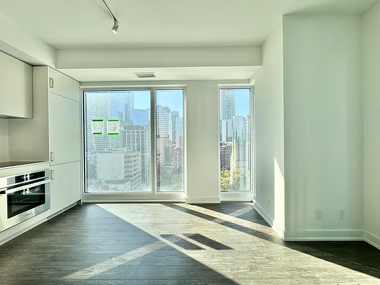 88 Queen St E #1210 — Photo 4