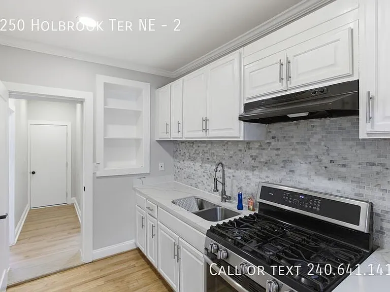1250 Holbrook Ter NE #2 — Photo 5