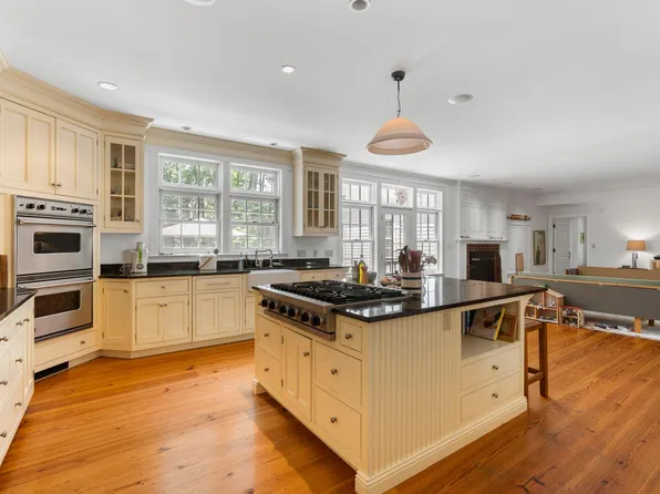 53 Stonybrook Rd, Cape Elizabeth, ME 04107