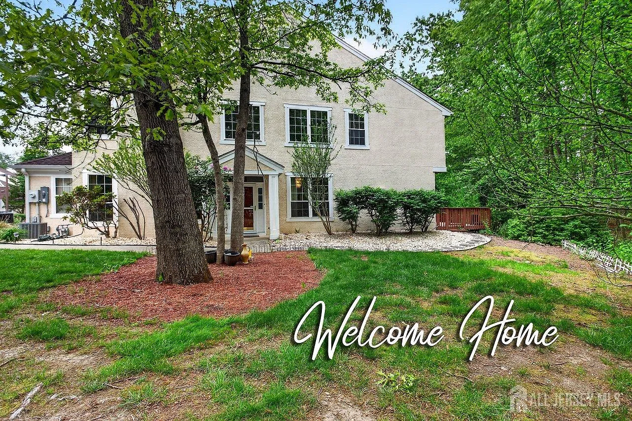 3 bed, 2.5 bath, 2010 sqft, $3,950 — Photo 1