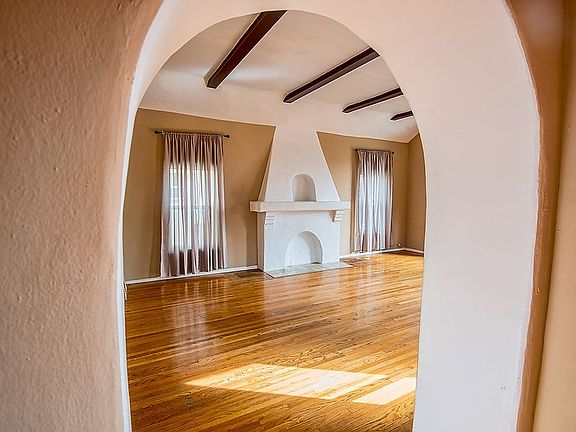4th image of 525 N Poinsettia Pl #1
