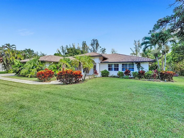 22180 Woodset Ln — Photo 14