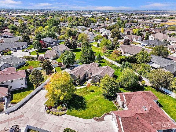 3rd image of 1919 Candleridge Dr