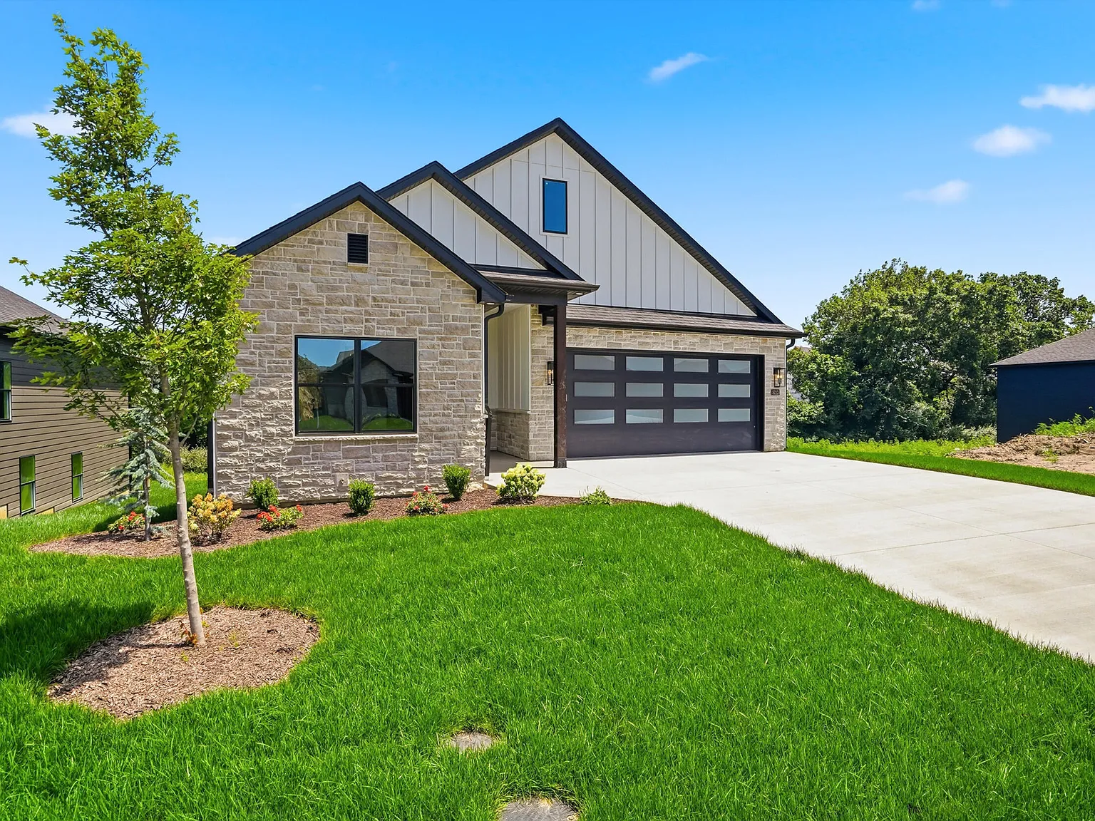 5 bed, 3.0 bath, 3118 sqft, $4,250 — Photo 3