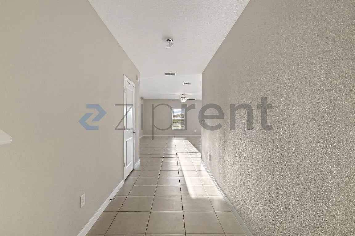 5 bed, 2.5 bath, 2215 sqft, $2,550 — Photo 4