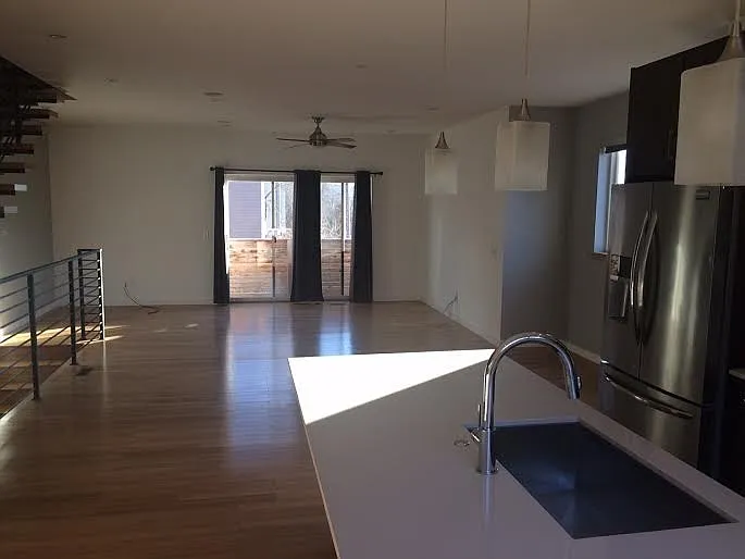 Move-In Special! 3 Bedroom Modern Home w/ Excellent Location! — Photo 4