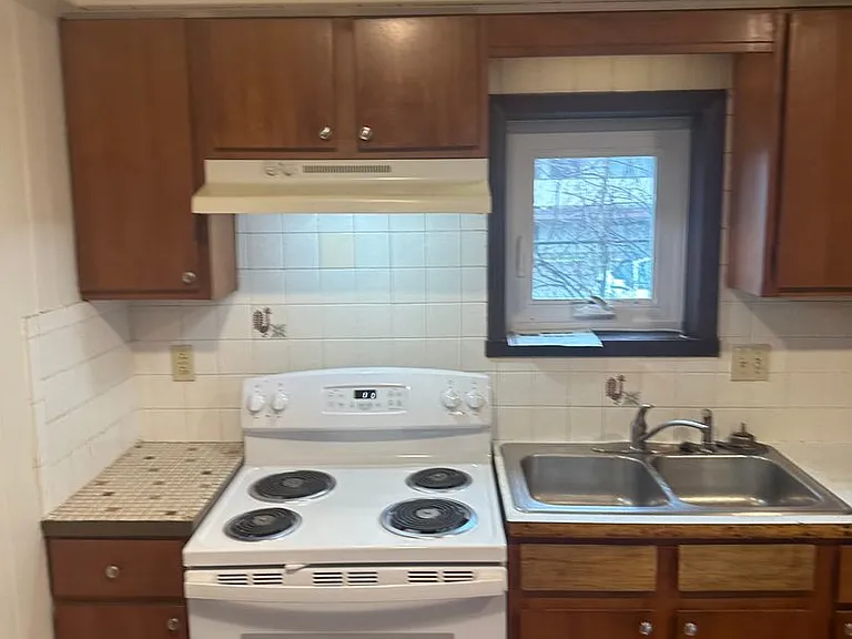 605 E Buchtel Ave — Photo 10