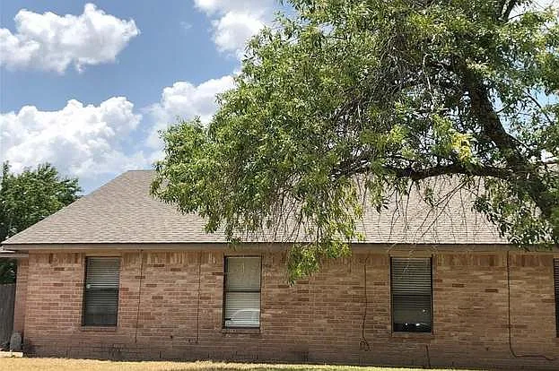 2510 Hickory Dr — Photo 3