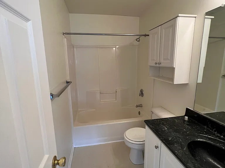 224 N Oak St — Photo 14