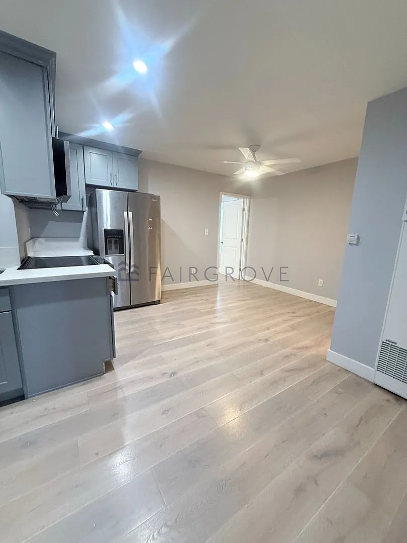 1244 E. 4th Street Apartments — Photo 2