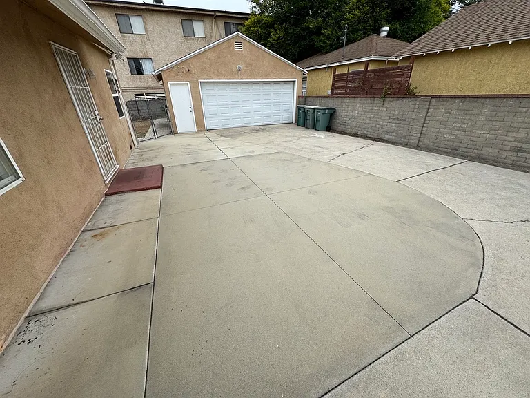 2014 N Parish Pl #2018 — Photo 40