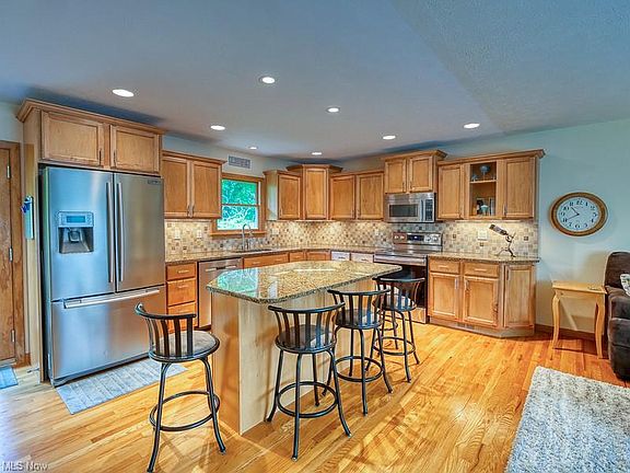 2nd image of 2901 Amelia Dr