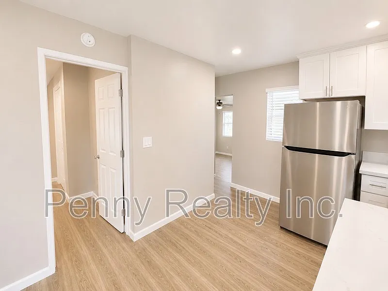 2 bed, 800 sqft, $2,600 — Photo 2