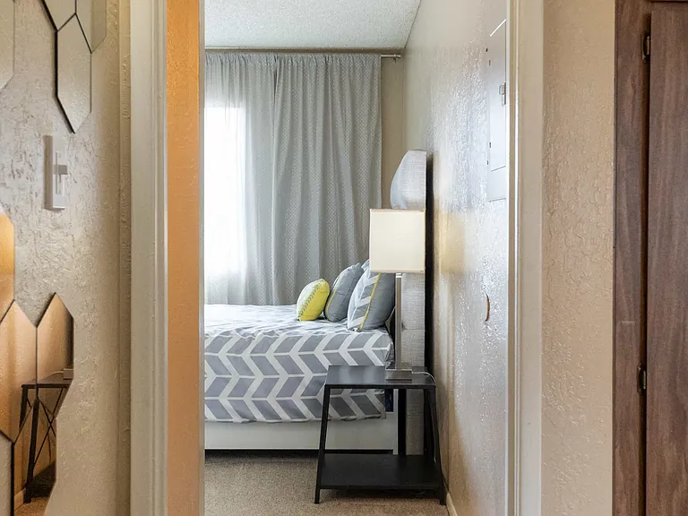 Camelback Cove Apartments — Photo 15