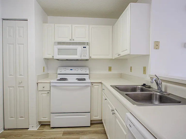 15205 Harbour Vista Cir — Photo 14