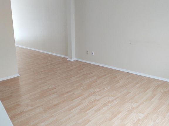 5th image of 2223 Yorktowne Dr