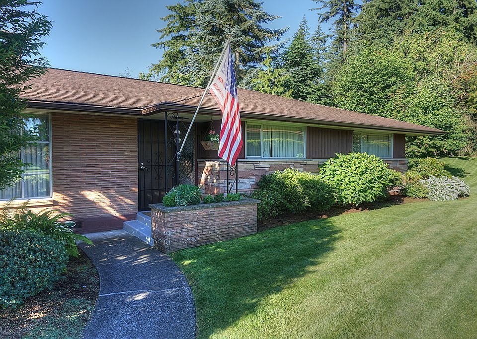 www.LamoureuxRealEstate.com
