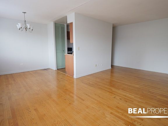 4th image of 510 W Briar Pl APT 506