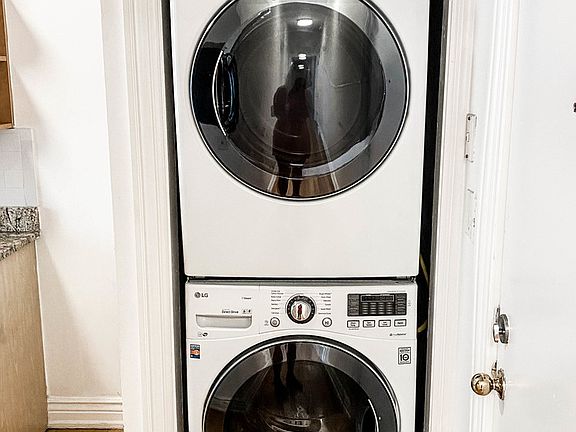 2nd image of 506 W Deming Pl APT 1W