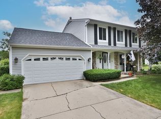 401 Summerfield Dr, Roselle, IL