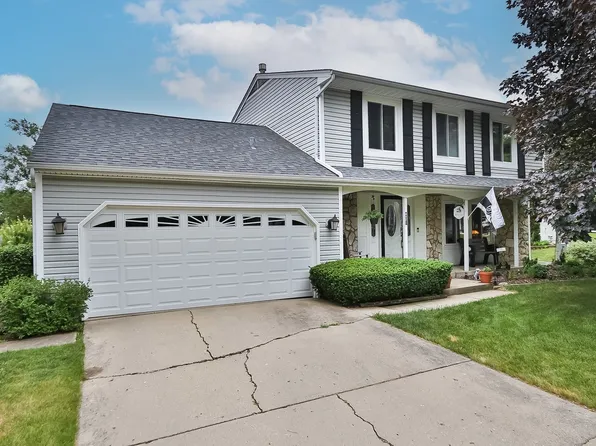 401 Summerfield Dr, Roselle, IL 60172