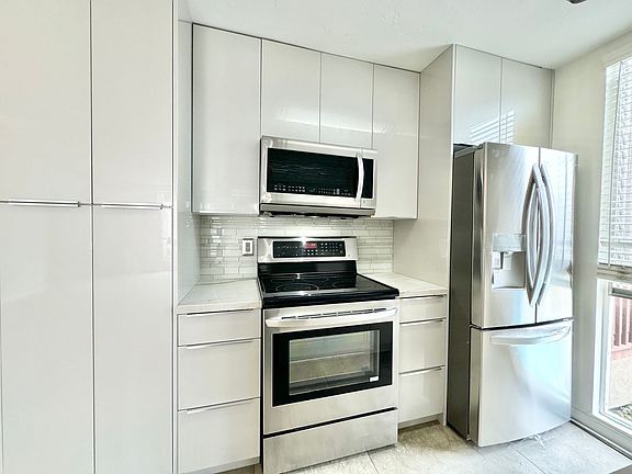 4th image of 6455 La Jolla Blvd Unit 218
