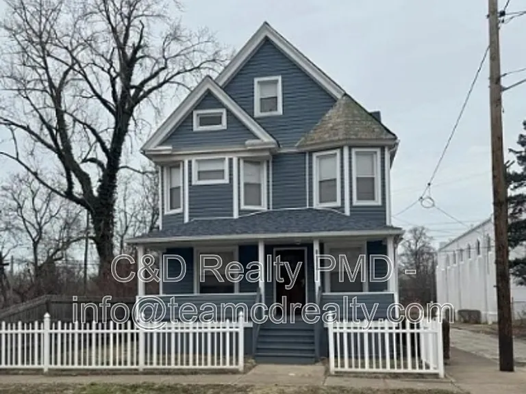 10749 Hull Ave — Photo 1