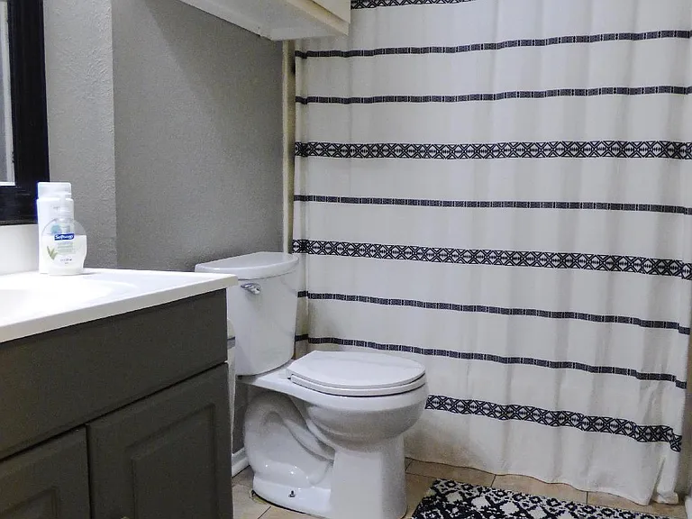 1102 Echo Ln — Photo 12