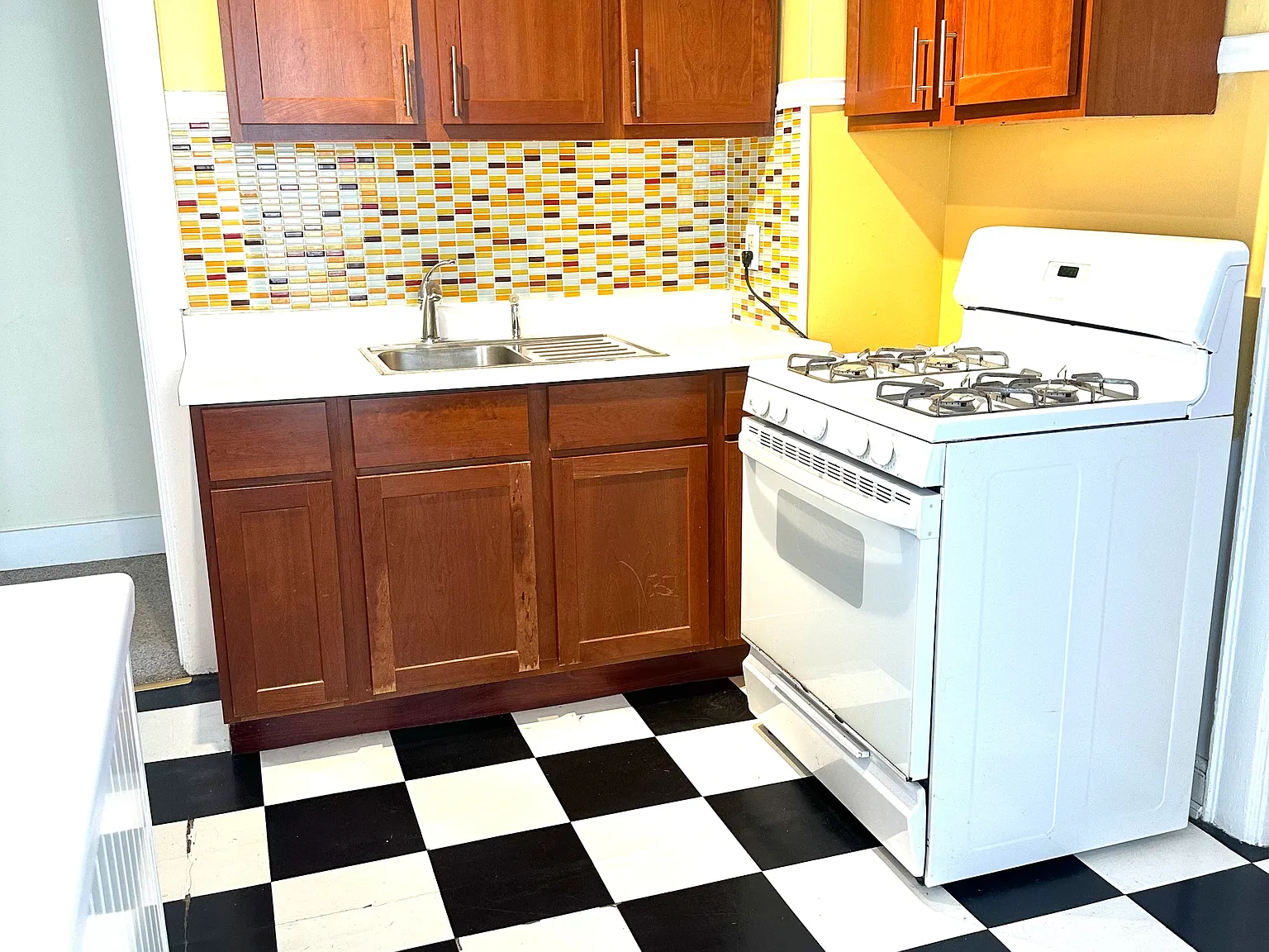 2 bed, 850 sqft, $1,175 — Photo 4