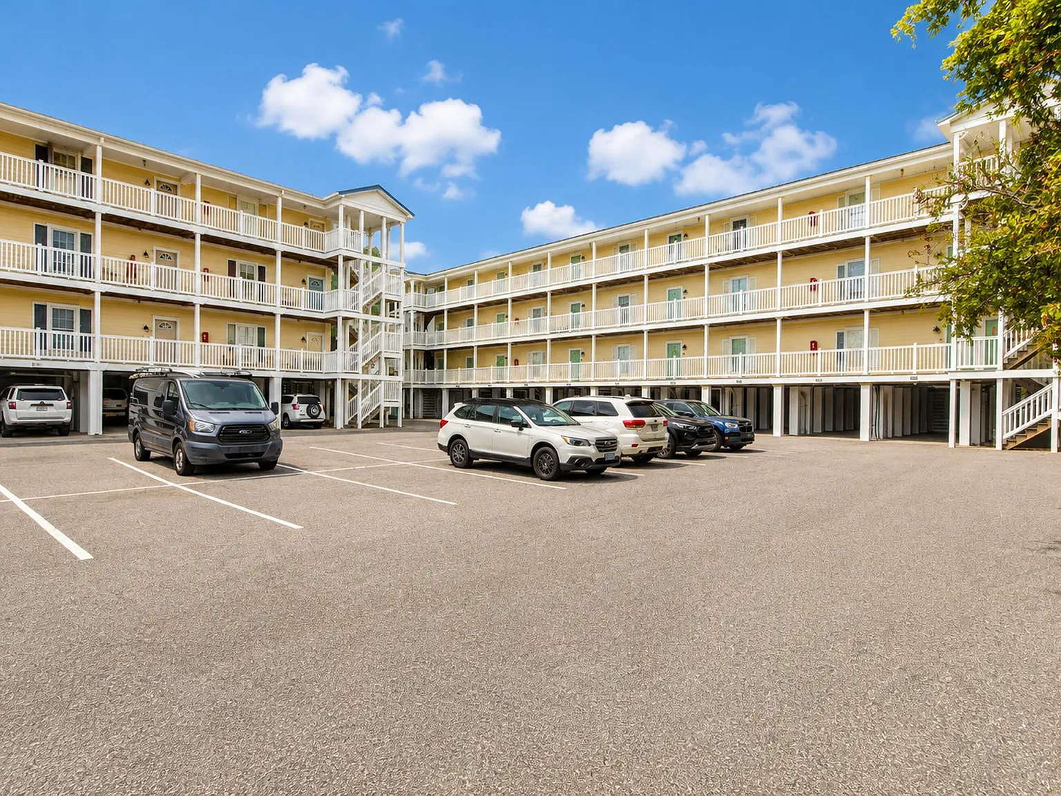 2 bed, 2.0 bath, 768 sqft, $2,600 — Photo 3