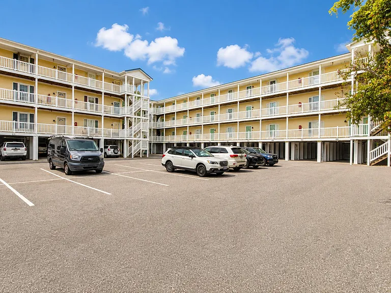 2262 Folly Rd #1A — Photo 3