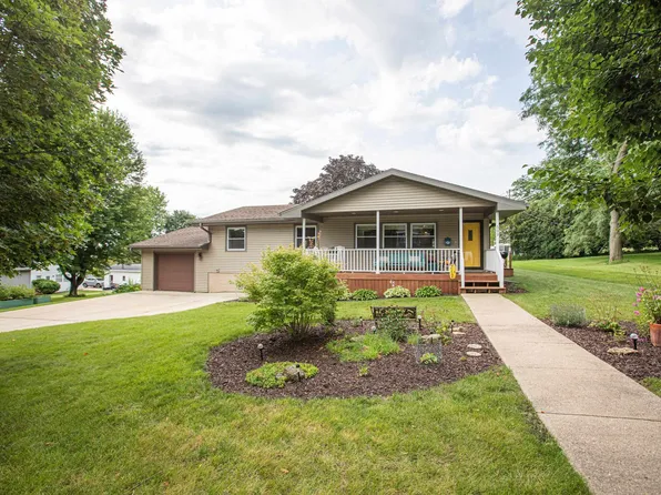 609 W Walnut St, Dodgeville, WI 53533