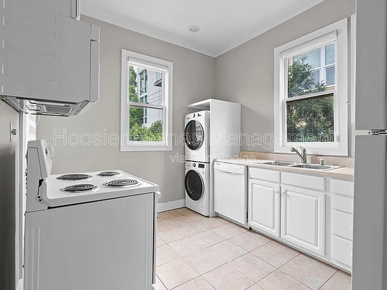920 Broadway St #B — Photo 9