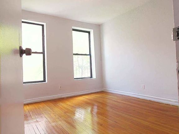 4th image of 2061 2nd Ave #4
