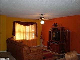 5th image of 1800 Glenside Dr