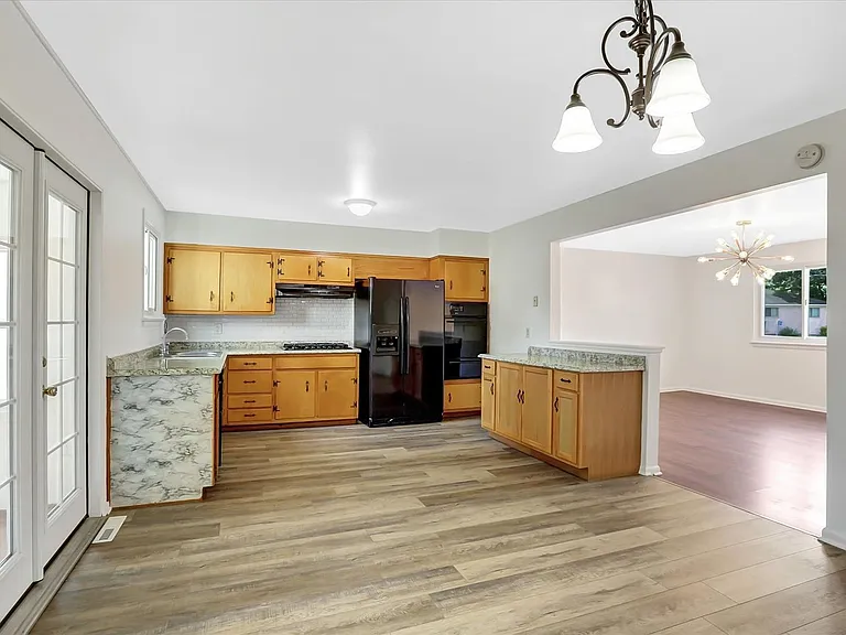 15 Stephen Rd — Photo 8