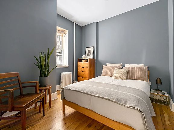 5th image of 274 Saint Johns Pl APT 1A