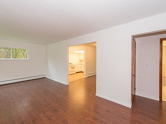 3rd image of 1355 Eastview Dr