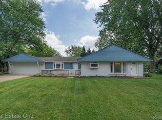 4806 Sundale Dr, Clarkston, MI 48346