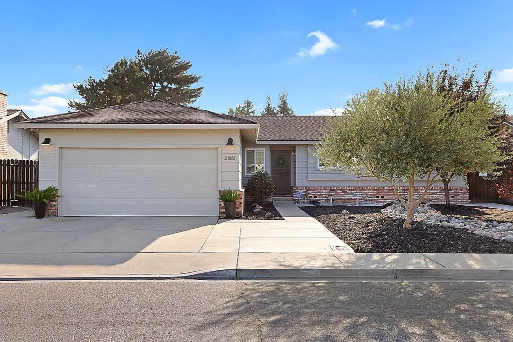 2160 Julie Ave photo 1