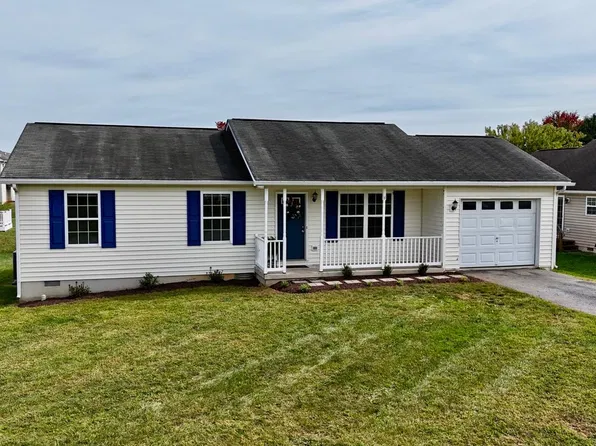 427 Dinali Dr, Martinsburg, WV 25403