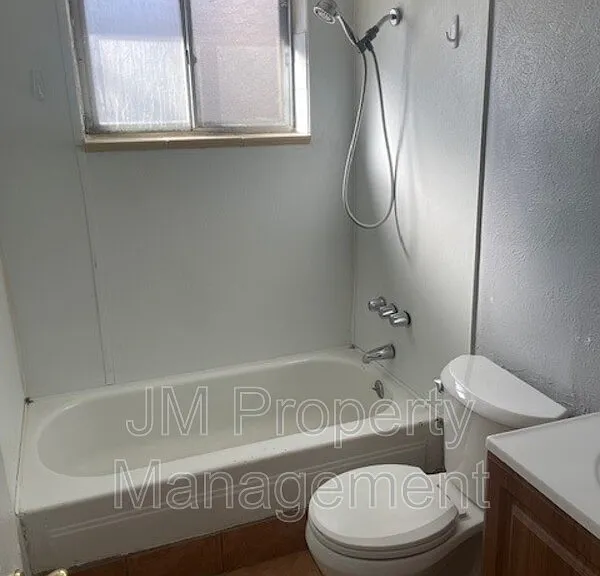 3138 W Dakota Ave — Photo 3