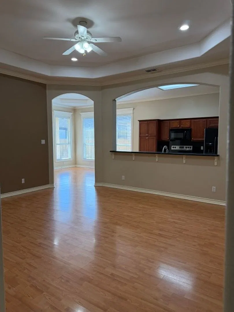 3 bed, 2.0 bath, 1671 sqft, $1,800 — Photo 3