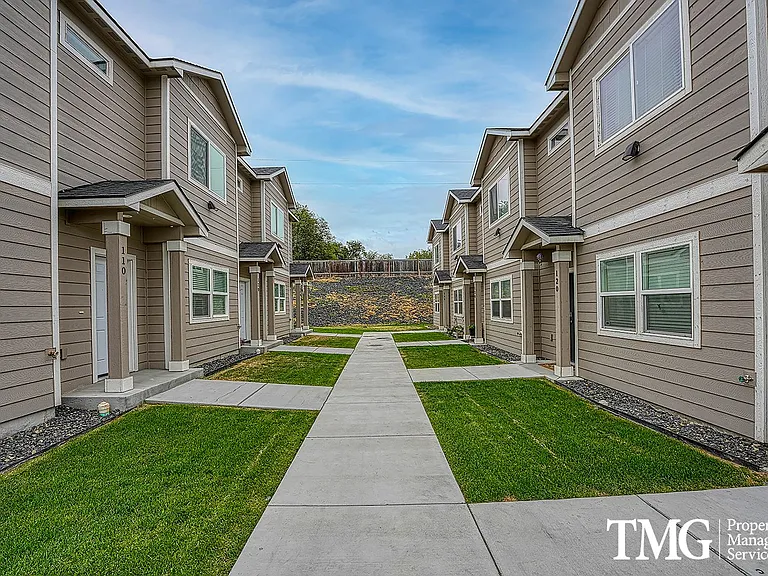 Kennewick Heights on 7th Avenue — Photo 29