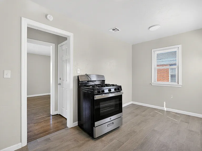 4612 N Classen Blvd — Photo 12