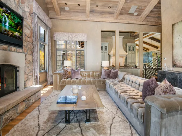 385 Gore Creek Dr #301-02, Vail, CO 81657