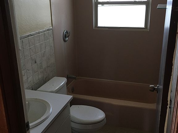5th image of 2627 E Pacific Ave