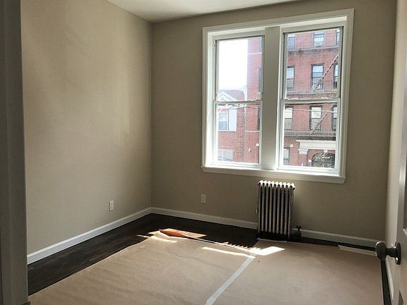 3rd image of 2568 33rd St APT 2F
