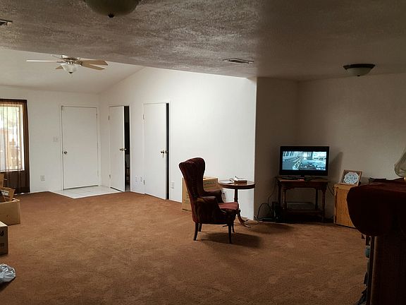 5th image of 22 W Wells St